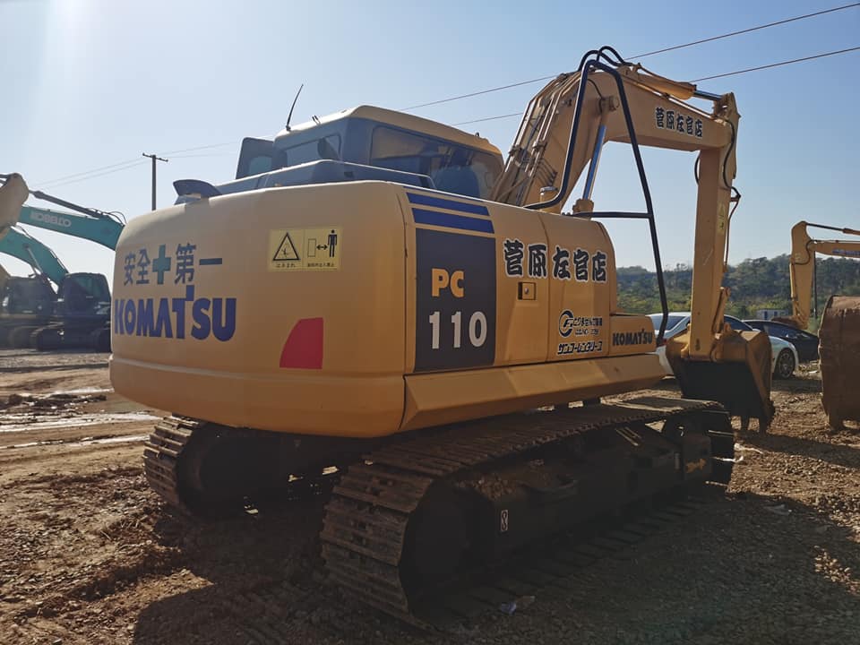 KOMATSU PC110