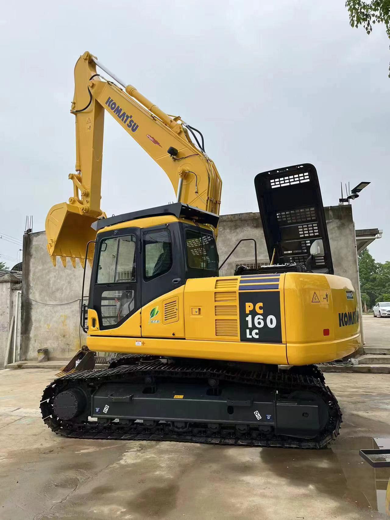 KOMATSU PC160
