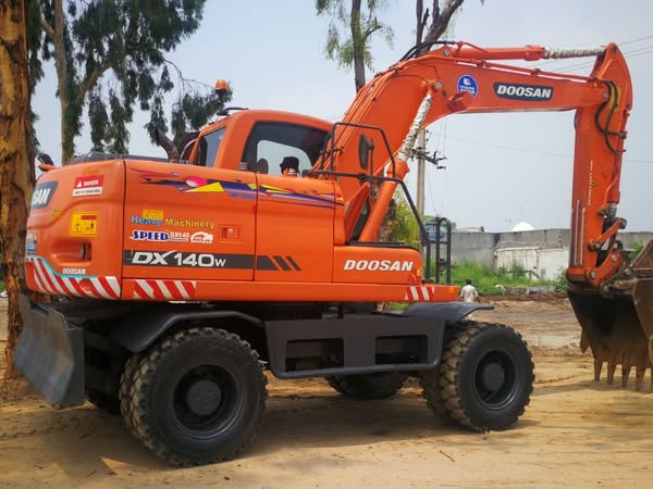 DOOSAN DX140W