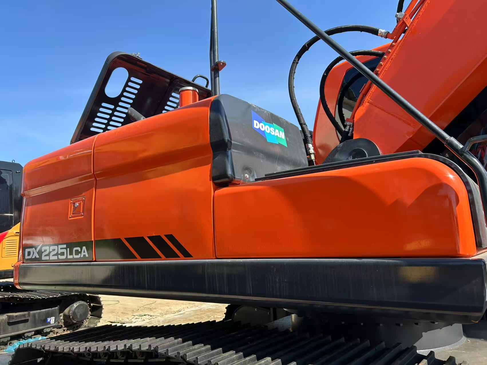DOOSAN DX225LCA