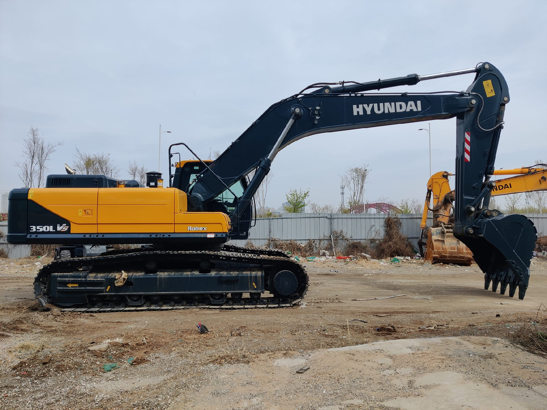 Hyundai R350LVS